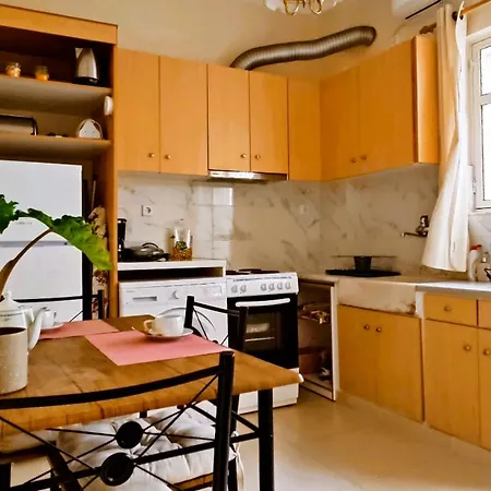 Next To Metro! Bright Apartment With Fully Equipped Kitchen-3